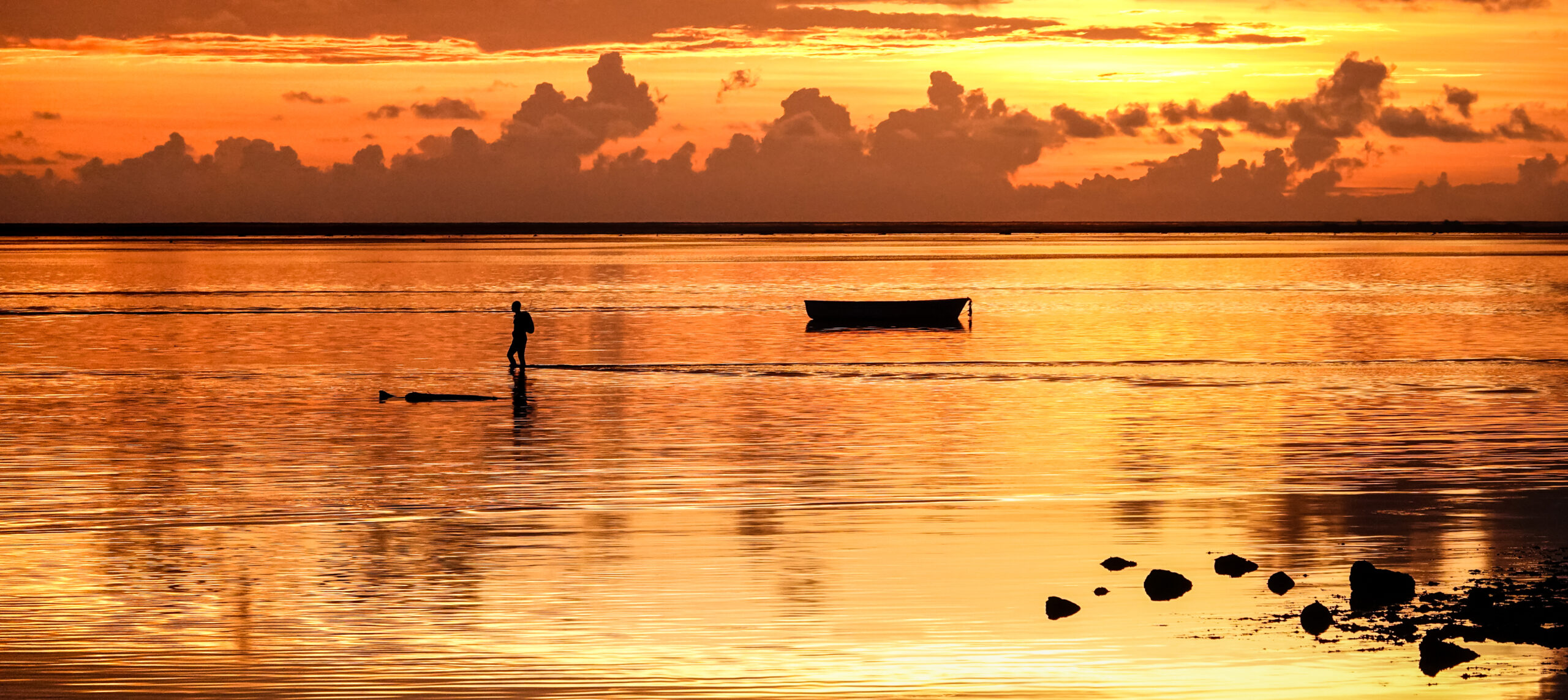 Read more about the article Best Sunset Spots in Mauritius: Where to Watch the Sky Turn Golden 